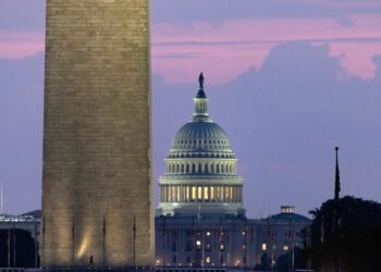 El Capitolio visto desde el monumento a Washington. Foto: EFE/EPA/MICHAEL REYNOLDS.