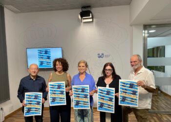 De izquierda a derecha:  el pintor onubense Juan Manuel Seisdedos, Laurita de la Uz, la diputada de Cultura de la región de Huelva, Gracia Baquero, Lourdes Santos y Héctor Garrido. Foto: Cortesía.